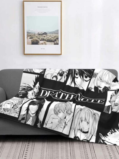 Couverture manga noir et blanc sur un canapé gris