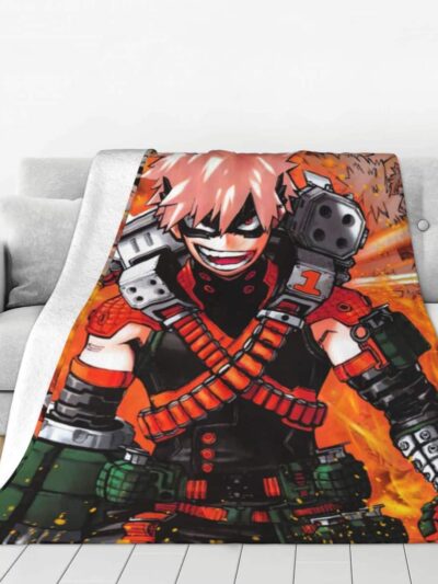 couverture imprimé de bakugo personnage de My hero Academia en rouge sur un canapé gris