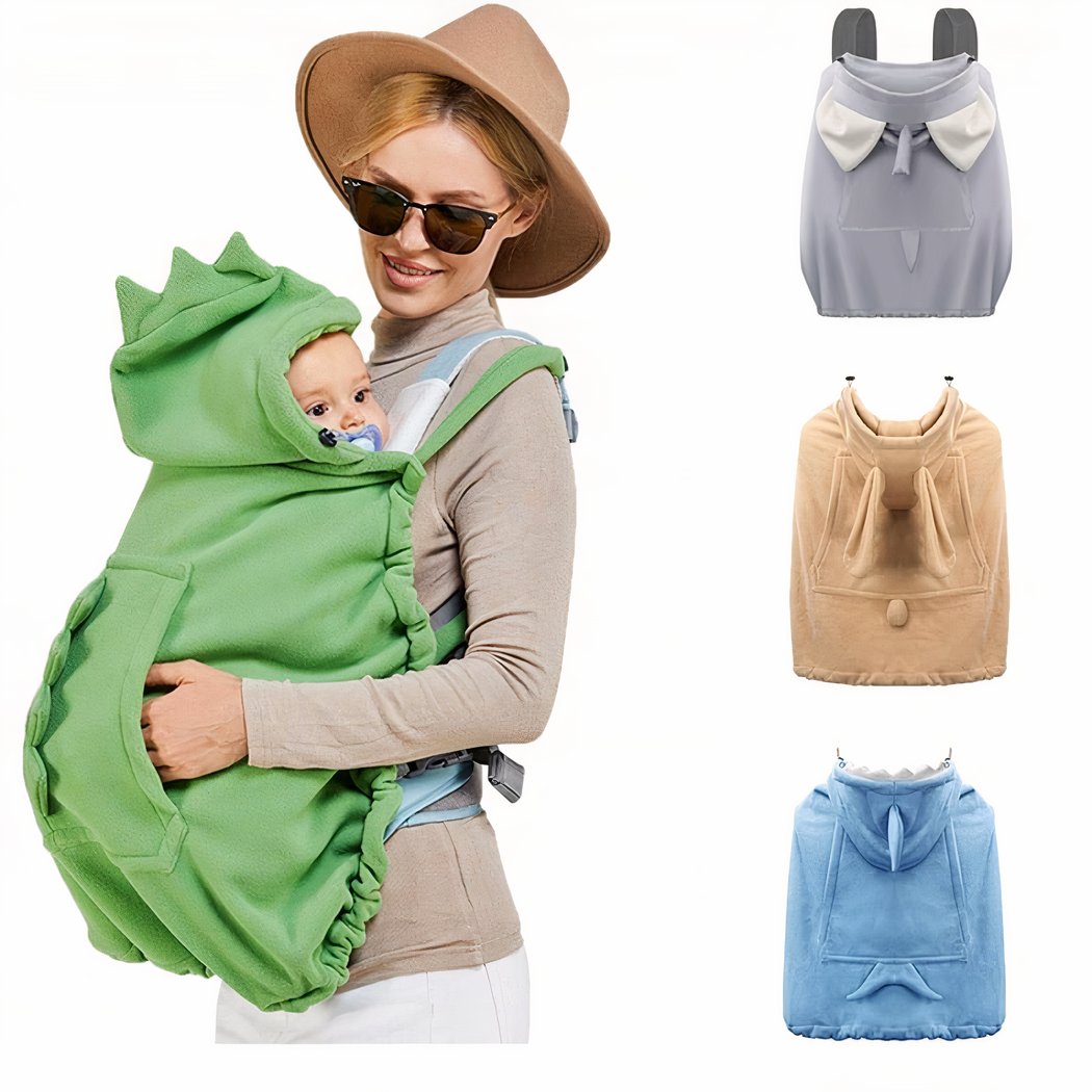Femme portant un bébé dans une couverture de portage en forme de dinosaure, fond blanc. On voit également 3 déclinaisons de cette couverture à droite.