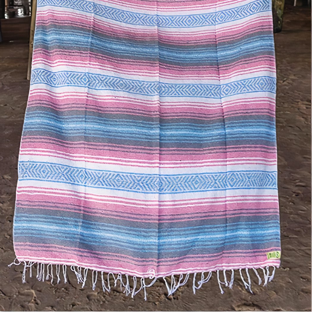 Couverture mexicaine à rayures et motifs • Mille et une couverture, image size:1050x1050