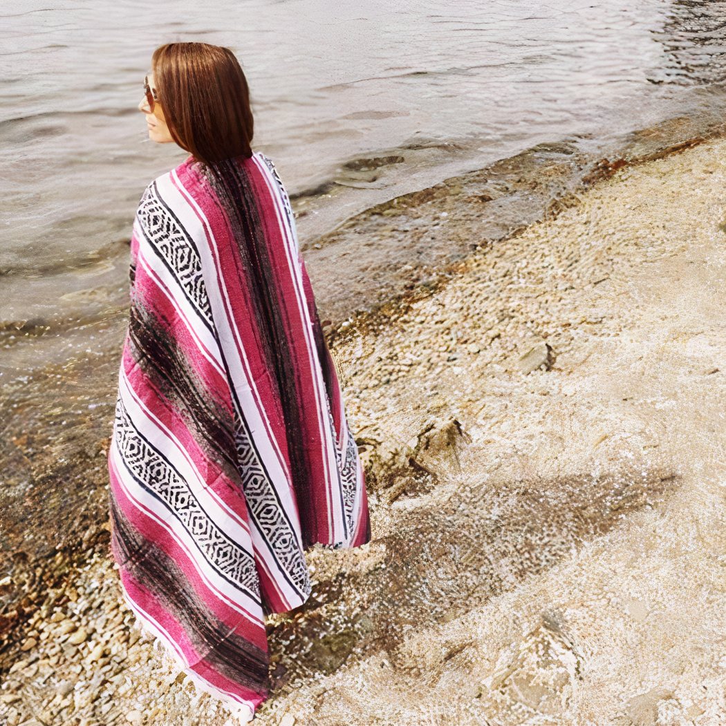 Couverture mexicaine à rayures et motifs • Mille et une couverture, image size:1050x1050