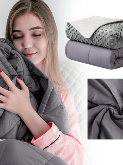 Photo d'une femme tenant dans ses bras une couverture pondérée grise avec un plan de la couverture poliée et sa housse polaire minky à points et le tissu de la couverture.